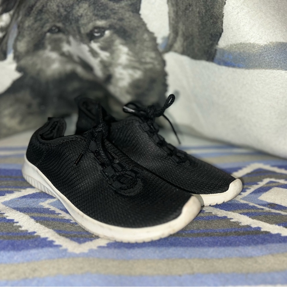 Women's Black & White Athletic Shoes Size 8